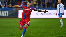 Erik Jirka z Plzn se raduje z gólu.