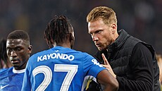 Trenér Liberce Radoslav Ková� a Aziz Kayondo �e�í taktiku v utkání se Spartou.
