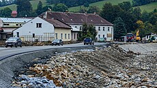Na Jesenicku je nyní k vidní paradox  po povodni se kamení válí tém vude,...