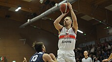 Ondej ika z Pardubic pálí na ostravský ko.