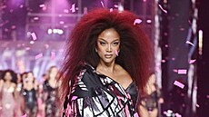 Tyra Banksová na p�ehlídce Victoria�s Secret v New Yorku (15. �íjna 2024)