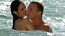 Eva Greenová a Daniel Craig ve filmu Casino Royale (2006)