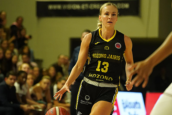 Petra Holeínská ze panlského Jairisu bhem duelu Eurocupu