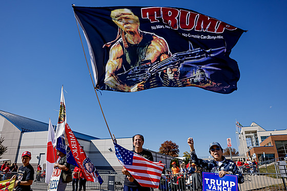 P�edvolební shromá�d�ní Donalda Trumpa v Greensboro v Severní Karolín� (22....