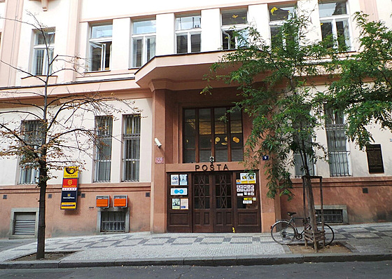 Budova po�tovního ú�adu v Moravské ulici 1530/9 na pra�ských Vinohradech (25....