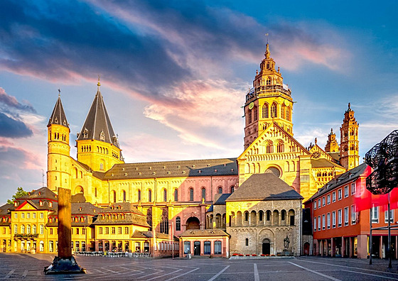 Západonmecká Mohu leí na levém behu Rýna a turistm nabízí mnoho...