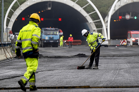 Na Pra�ském okruhu ve sm�ru na leti�t� u Lochkovského tunelu pokra�ovala...