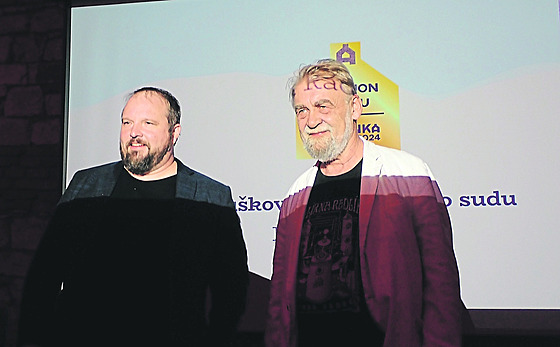 Zakladatel Palírny Radlík Z. Musil (vpravo) a master destilér K. Kutina