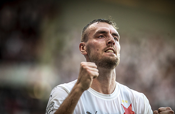 Slávista Tomá� Chorý se raduje ze vst�eleného gólu proti Dukle.