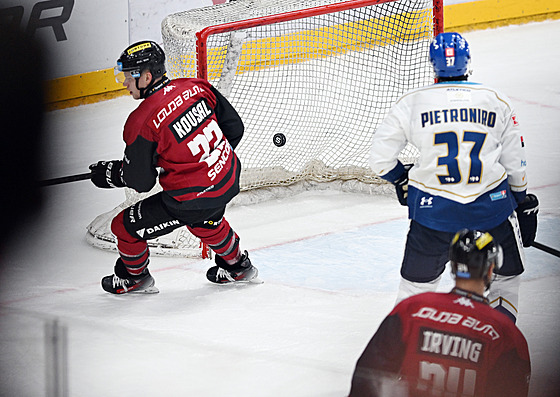 Pavel Kousal pidává pátý gól Sparty.