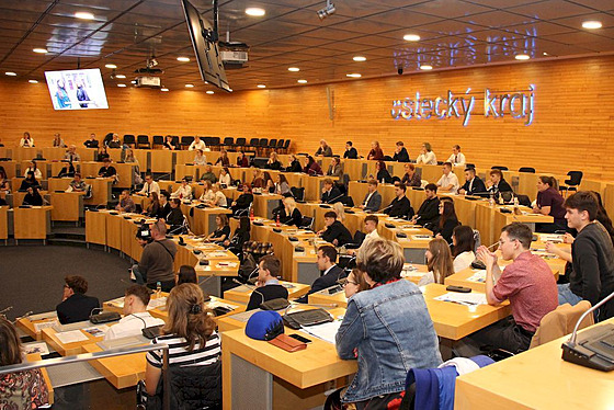 Mezi�kolní konference Rada mlad�ích p�ilákala na ú�ad mnoho student�