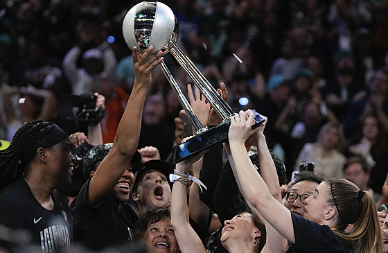 Basketbalistky New York Liberty poprvé v historii ovládly zámo�skou NBA.