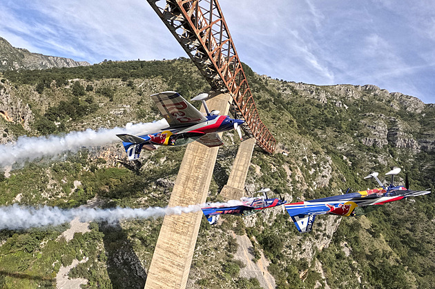 Největší radost při létání s blériotem přichází po přistání, směje se pilot Rudzinskyj