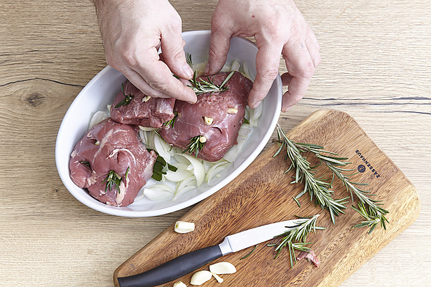 Smrdí vám jehněčí? S tímhle trikem si na Velikonoce připravíte jehněčí kýtu, o které se vám ani nesnilo