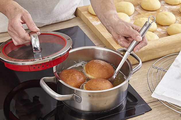 Recept na masopustní koblihy podle Maršálka. Stihnete je za dvě a půl hodiny