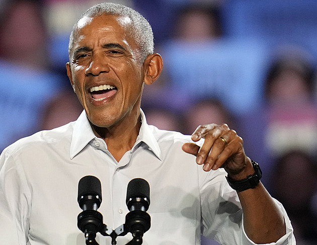 Chybí mu slušnost, odsoudil Obama Trumpem sdílené „opičí“ video