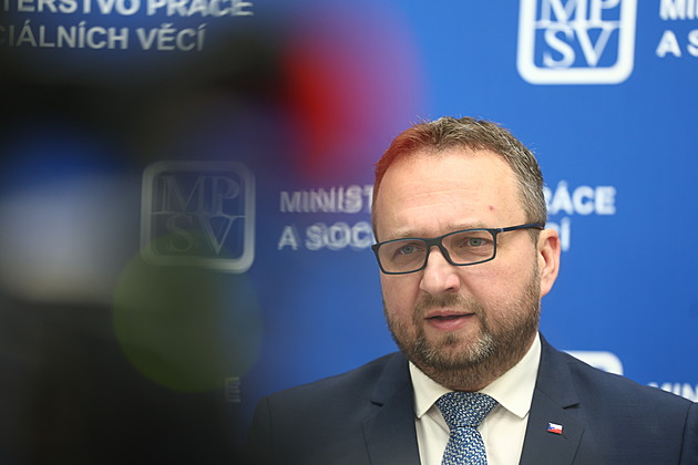 Jurečka chce snížit důchody prominentům komunistického režimu a dorovnat disidentům