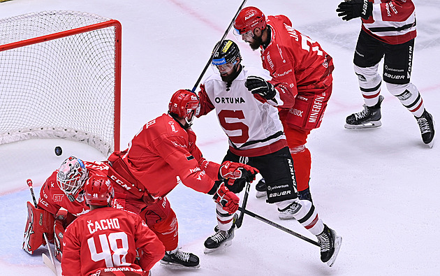 Třinec trápí obrovská marodka v obraně. Čeká ho série domácích zápasů