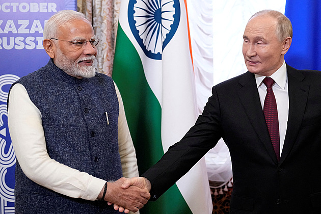 Putin na summitu v Kazani vítá spojence. Chválil Indii, Módí naléhal na mír