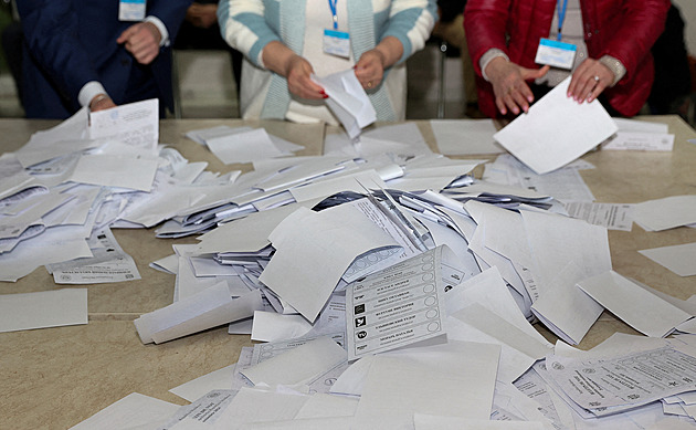 Moldavské referendum o EU je těsné. Prezidentka obvinila z ovlivňování Rusko