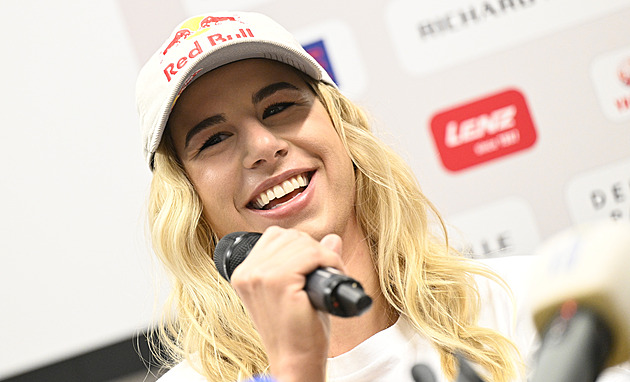 Ledecká před zimou se dvěma MS: jako Batman v jeskyni, lyží má skoro pět set