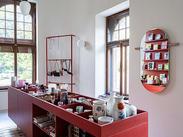 Galerie vsadila na lokální designéry.