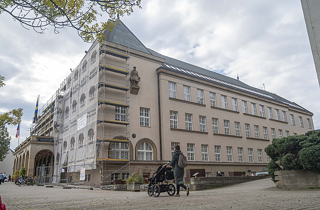 Nová fasáda zlínské radnice na námstí Míru (íjen 2024)