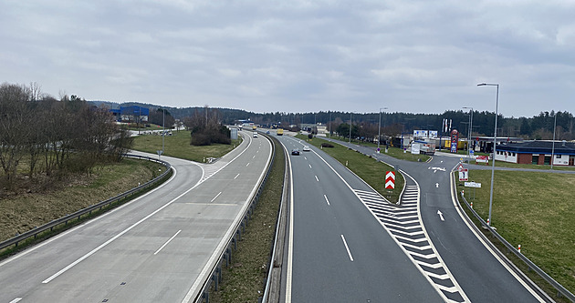 Dálniní pechod Rozvadov na hranici s Nmeckem  na dálnici D5. Parkovit na...