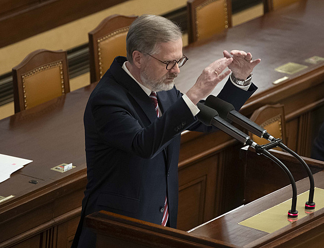 Naši občané nepracují hůř než občané Německa, hájí Fiala slib platů sousedů