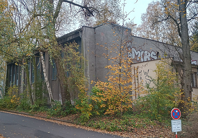 Bývalá kotelna v karlovarských Tuhnicích. V nádrích tady zstalo asi 20 tun...