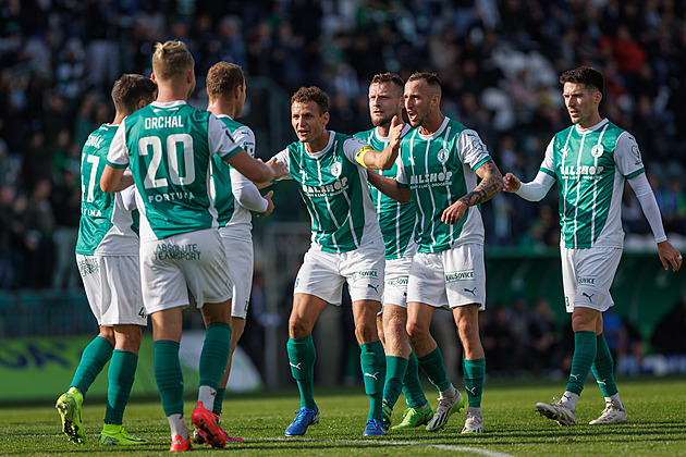 ONLINE: Boleslav hraje v deseti, Bohemians vedou. Večer v akci Slavia