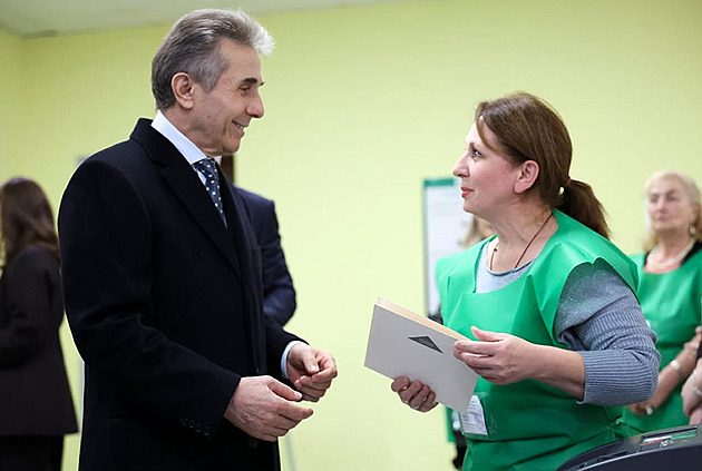 Gruzínská opozice odmítla mandáty. Jsme obětí ruské operace, míní prezidentka