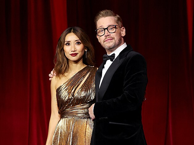 Brenda Songov� a Macaulay Culkin na Academy Museum Gala v Los Angeles (19....