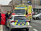 Nehoda v pra�sk�ch Vr�ovic�ch. N�kladn� auto srazilo cyklistu, ten na m�st�...