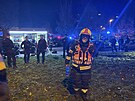Dvacet lid� evakuovali hasi�i kv�li po��ru v byt� v dom� s pe�ovatelskou...