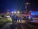 Dvacet lid� evakuovali hasi�i kv�li po��ru v byt� v dom� s pe�ovatelskou...