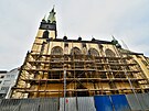 Fasdu kostela Nanebevzet Panny Marie v st nad Labem, kter nejen obyvatel...