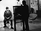 Ji�� Plz�k v akci ve fotoateli�ru v roce 1970. (29. ��jna 2024)