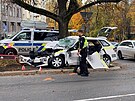 Nehoda vojensk� tatry a vozidla taxislu�by na libereck�m Tr�n�m n�m�st� (23....