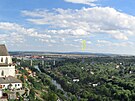 Pohled ze Znojma smrem, kde by ml vyrst park vtrnch elektrren.