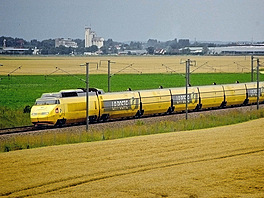 Rychlý vlak pro p�epravu po�ty TGV Postal