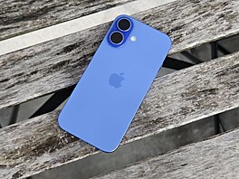 Apple iPhone 16