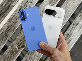Apple iPhone 16 a Google Pixel 9