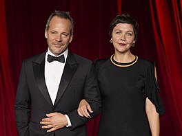 Peter Sarsgaard a Maggie Gyllenhaalová na Academy Museum Gala v Los Angeles...