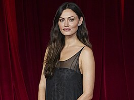 Phoebe Tonkinová na Academy Museum Gala v Los Angeles (19. �íjna 2024)