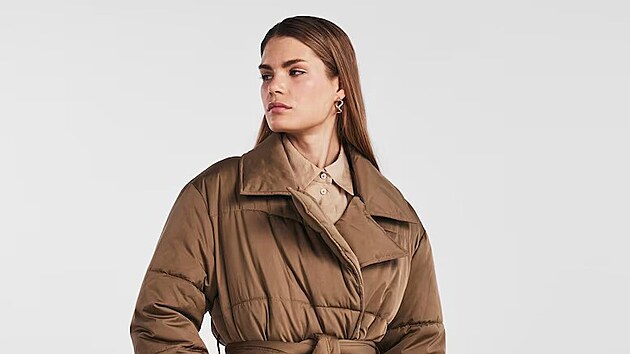 Karamelov� i v �ern� barv�. Cena 3949 K�