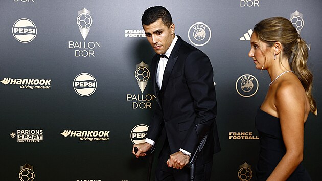 �pan�lsk� fotbalista Rodri s p��telkyn� na vyhl�en� ankety Zlat� m��.