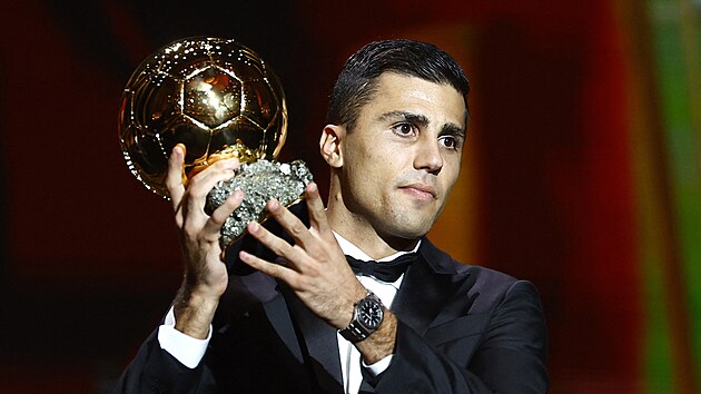 Nejlep�� fotbalista sv�ta Rodri se Zlat�m m��em.