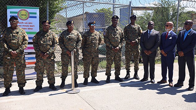 Na Haiti dorazili vojci z Baham. Zem podala o pomoc, d tam toti gangy. (18. jna 2024)