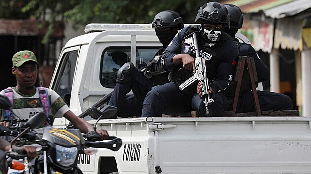 Hldka policie v hlavnm mst Haiti Port-au-Prince (20. jna 2024)